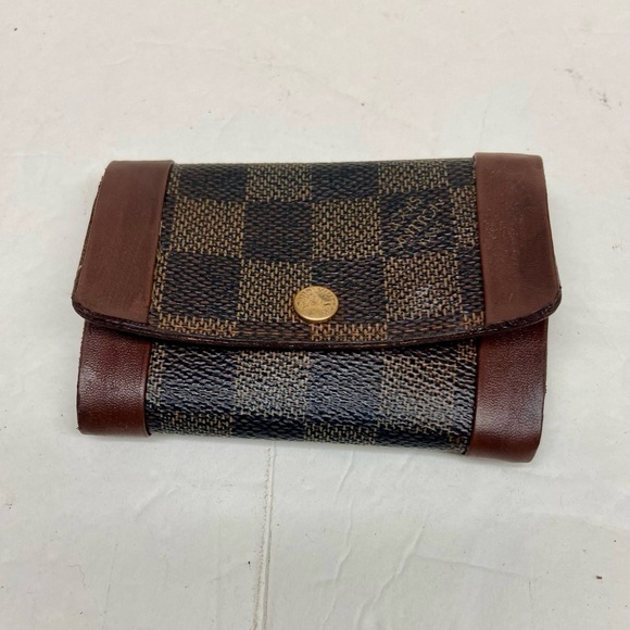 Louis Vuitton, Damier Ebene 6-Hooks Key Case - Picture 12 of 12